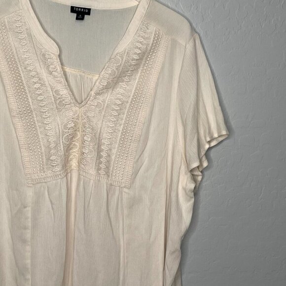 Torrid Ivory Crinkle Guaze Flutter Sleeve Blouse 3 3X 22/24 - Picture 4 of 6